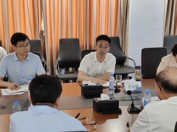 加快轉型升級，打造平臺型企業(yè)——王萬(wàn)征到江西日月明測控公司“解難”
